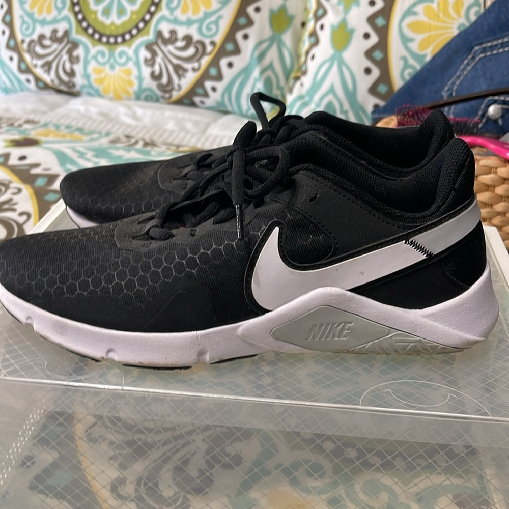 Nike - Picture 3 of 5
